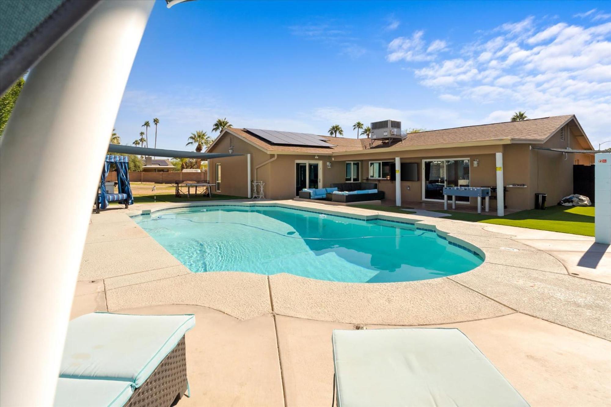 Private Heated Pool Putt Putt Ping Pong Foosball * Phoenix