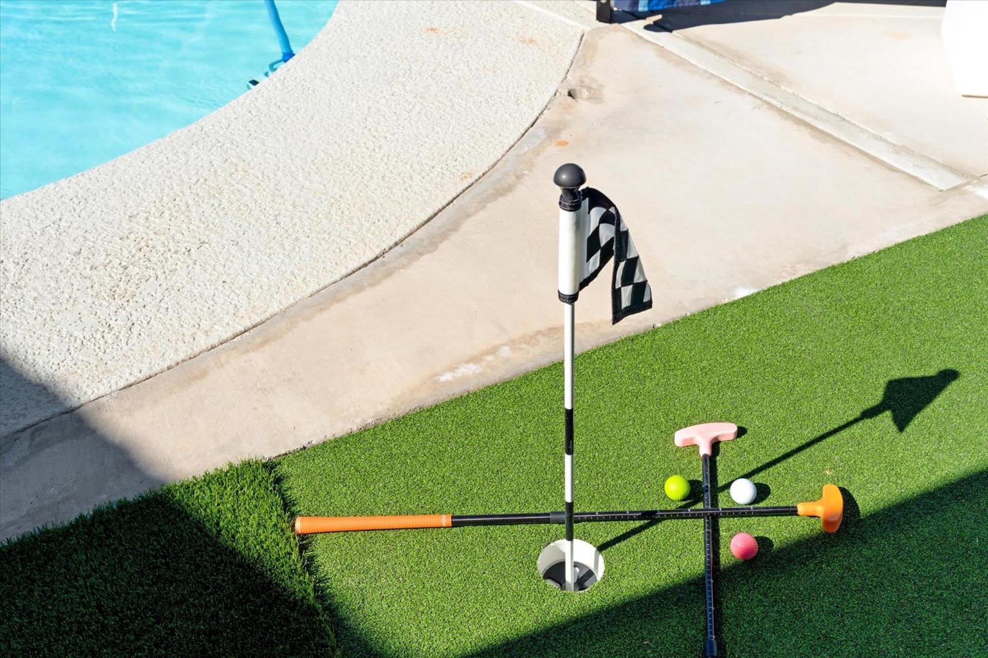 Private Heated Pool Putt Putt Ping Pong Foosball *
