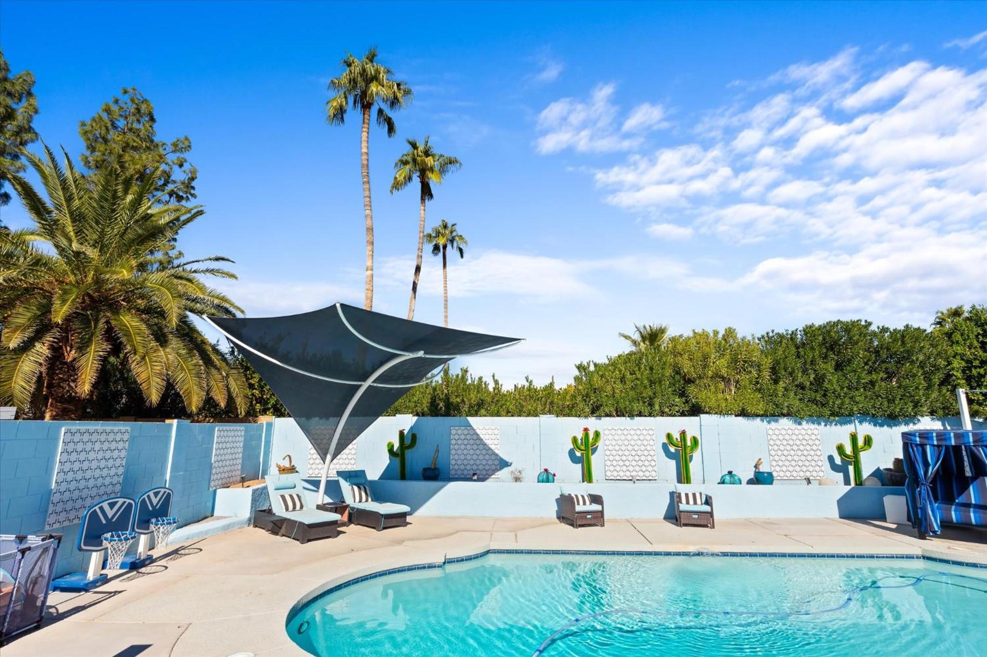 Private Heated Pool Putt Putt Ping Pong Foosball * Phoenix