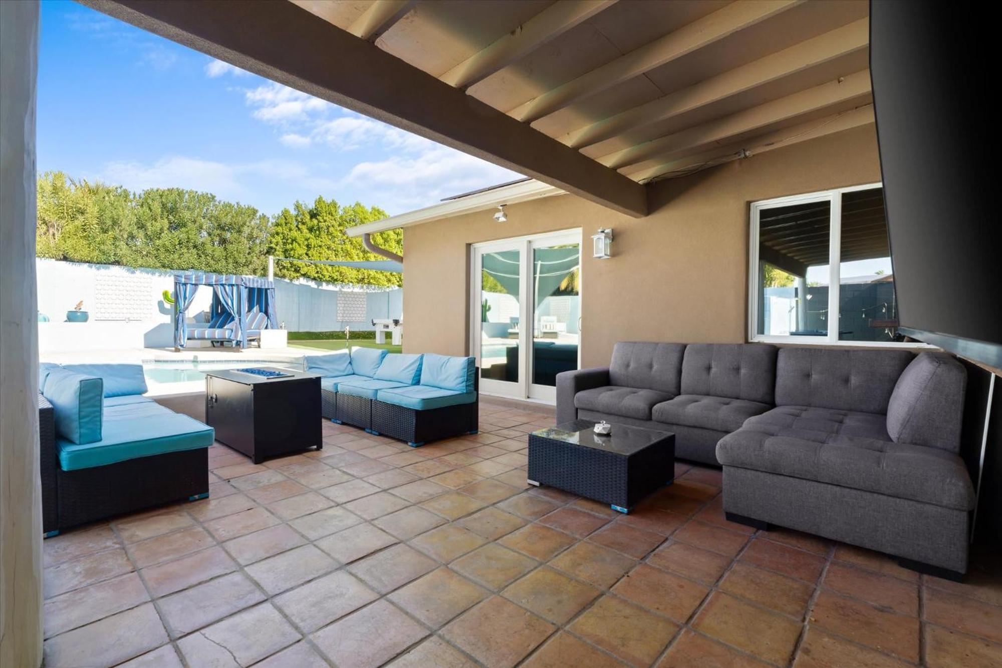Private Heated Pool Putt Putt Ping Pong Foosball * Phoenix